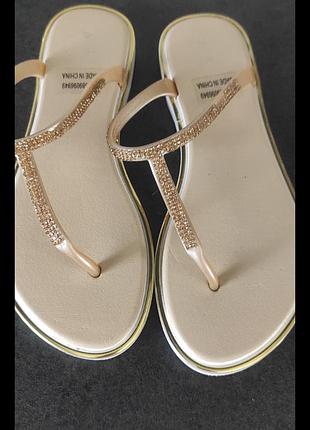 Шлепки фирти tu