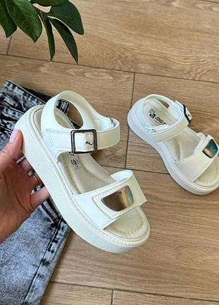 Дитячі повсякденні босоніжки