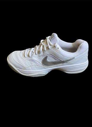 Жіночі кросівки