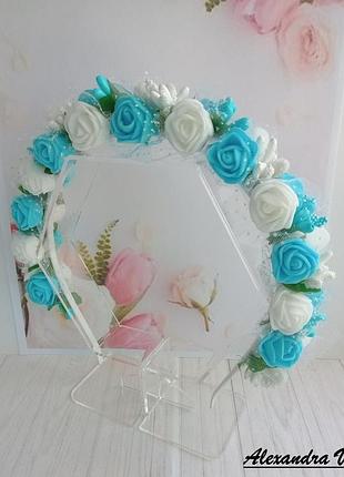 Обруч венок с голубыми и белыми розочками