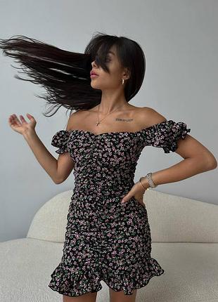 Платье короткое в цветочный принт
