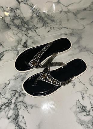 Жіночі 😍 шльопанці чорні з візерунком, літні комфортні 36-41