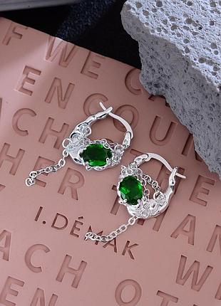 Стильные серьги с зелеными камнями 💎