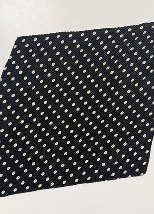 Чорна хустка в горошок