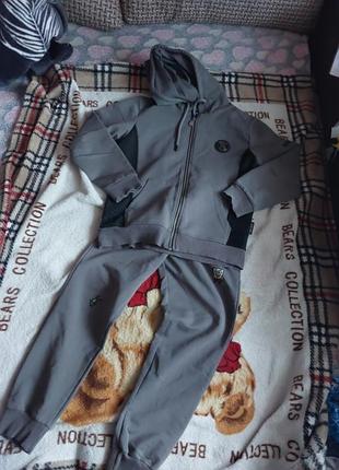 Спортивні костюм