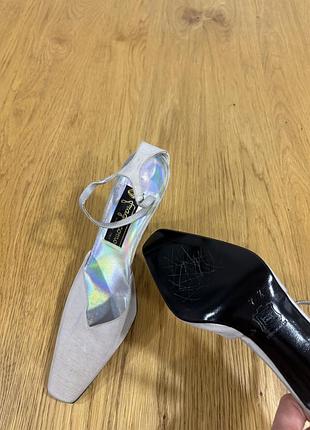 Нові шикарні вінтажні босоніжки