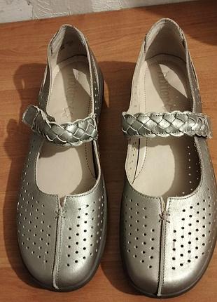 Кожаные туфли сандалии