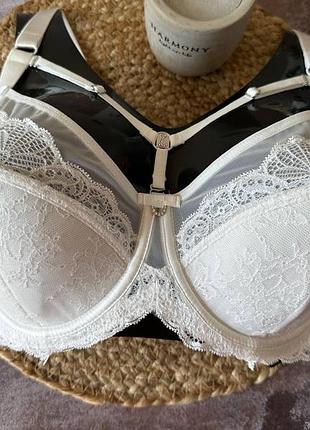 Мереживний бюстгальтер з портупеєю молочний