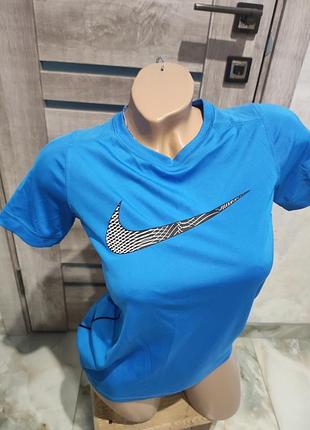 Голубая футболка nike 
размер s