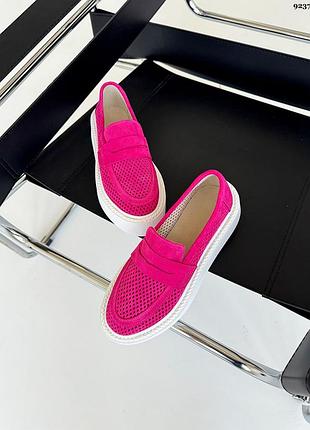 Замшеві лофери з перфорацією