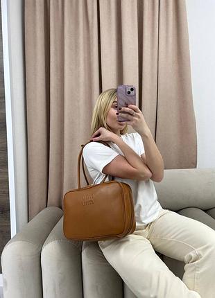 Коричневая кожаная сумка тоут