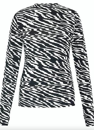 Лонг з вирізами на пальчику