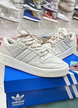 Жіночі кросівки adidas rivalry 86 оригінал бежеві молочні класичні замша бу