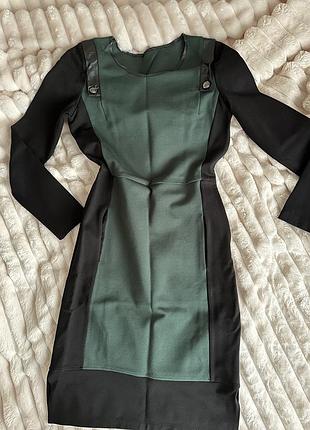 Сукня з кожаними вставками на комірі