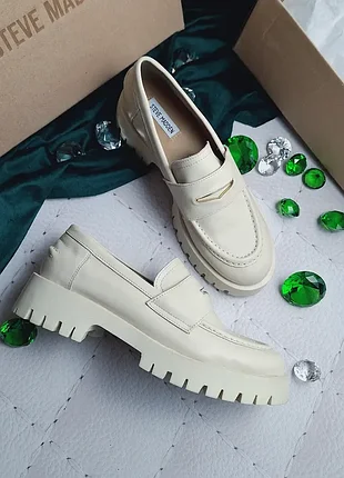 Steve madden оригінал світло-бежеві шкіряні лофери на платформі