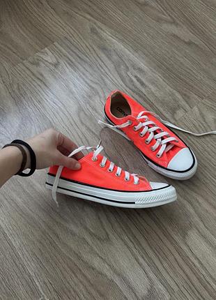 Яскраві кеди converse