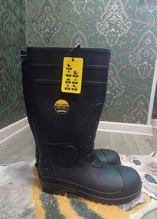 Резиновые ботинки