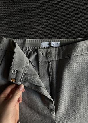 Сірі брюки reserved