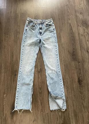 Джинси кльош на високій посадці з розрізами знизу zara блакитні сині з необробленим низом
