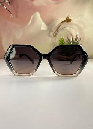 Очки женские. черно-золотые