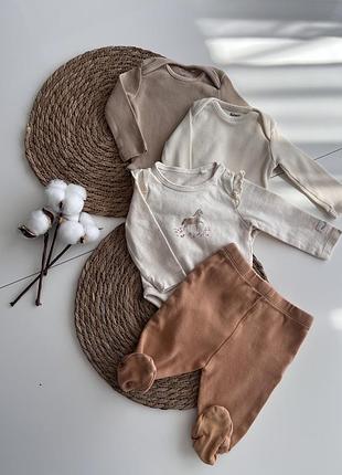 Набір одягу для немовляти (два боді в рубчик, боді з рюшами та повзуни). sinsay, 56 розмір.