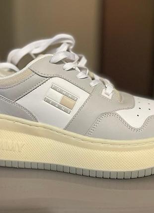 Tommy hilfiger jeans размер us 8,5 euro 39-40 кожаные кроссовки tjw retro basket