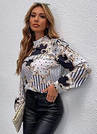 Нарядная блуза с рюшами под горло принт версаче