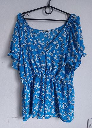 Красивая яркая блуза в цветочный принт