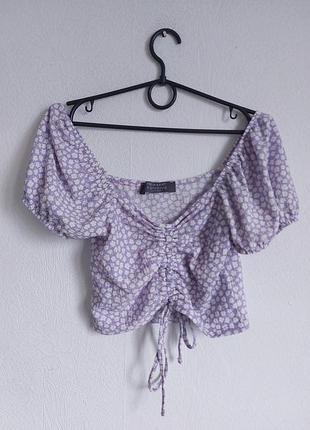 Фактурный топ со стяжкой в цветочный принт