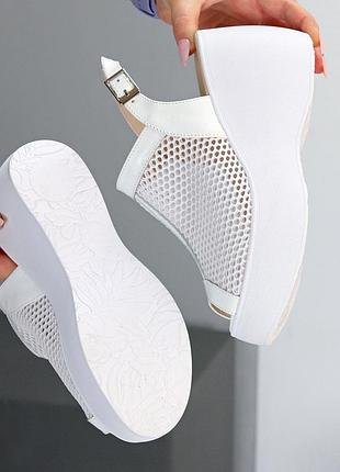 Эффектные белые босоножки на платформе натуральная кожа + сетка