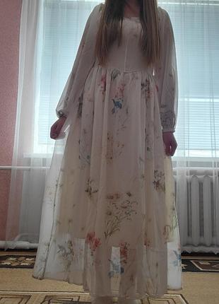 Платье миди
длинное платье