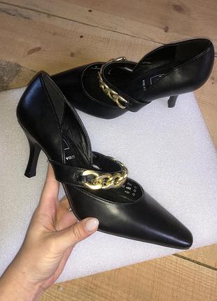 Туфлі на каблуку з довгим носком туфли на каблуке с острым носком