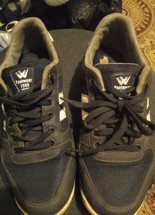 Продам кросівки жіночі