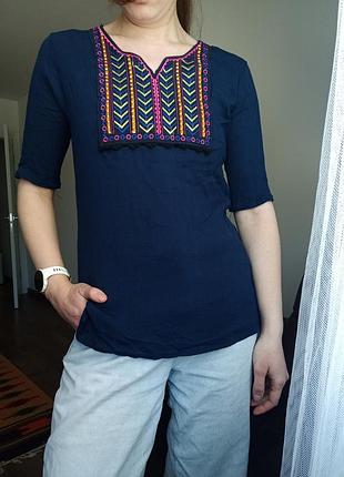 Блуза с вышивкой