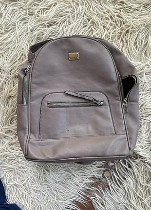 Рюкзак  не маленький