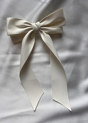 Бант молочний на заколці