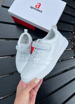 Кроссовки на девочку apawwa