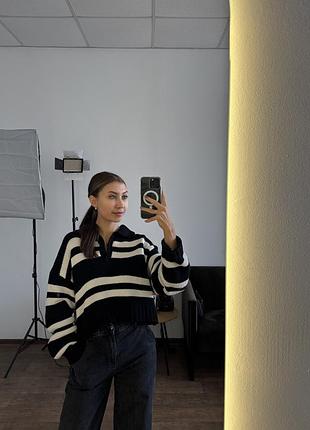 Светр вʼязаний вкорочений