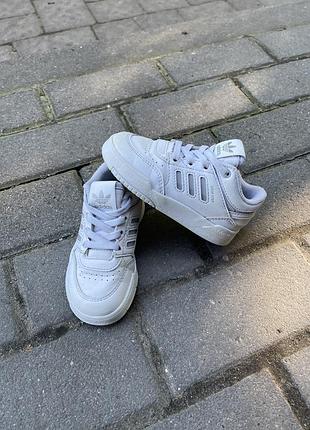 Кроссовки adidas оригинал 24