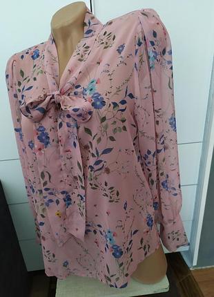Стильная блуза с воротником бантом в цветочный принт