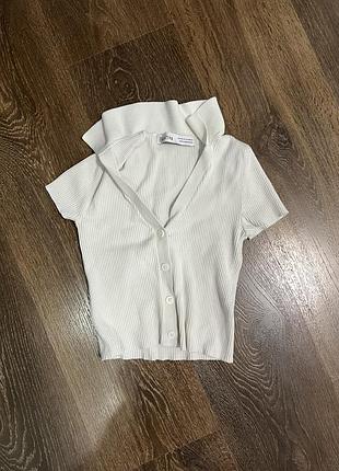 Білий топ з відкритими декольте