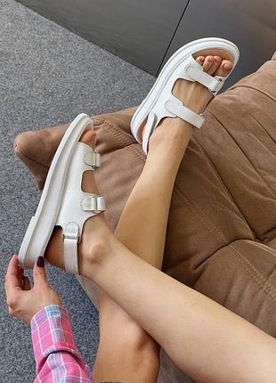 Босоножки кожаные на липучках белые на платформе