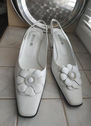 *слингбэки кожаные белые fellini 39 размер новые*