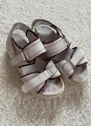 Босоножки кожа