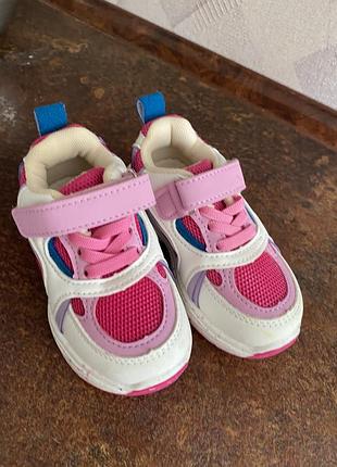 Кросівки фірми reserved