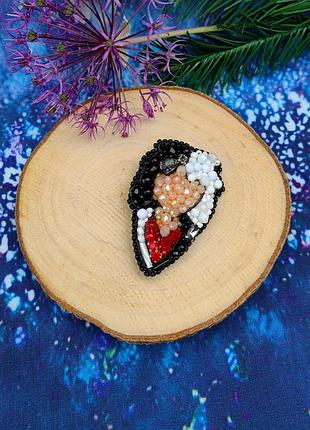 Круелла (брошка ручної роботи)