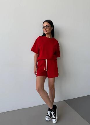 Летний костюм с шортами и футболкой