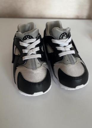 Кросівки nike huarache run  23,5 (13 см)