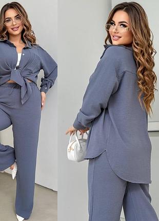 Легкий брючный костюм