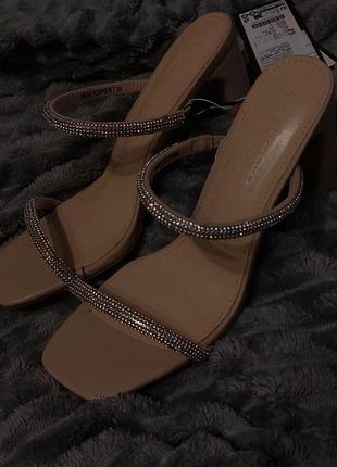 Босоніжки new yorker